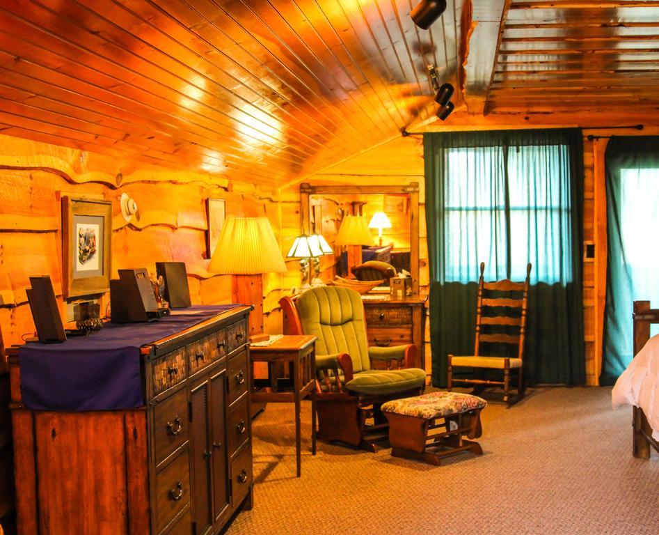 Lake Clear Lodge エクステリア 写真