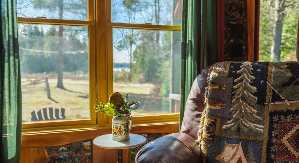 Lake Clear Lodge エクステリア 写真