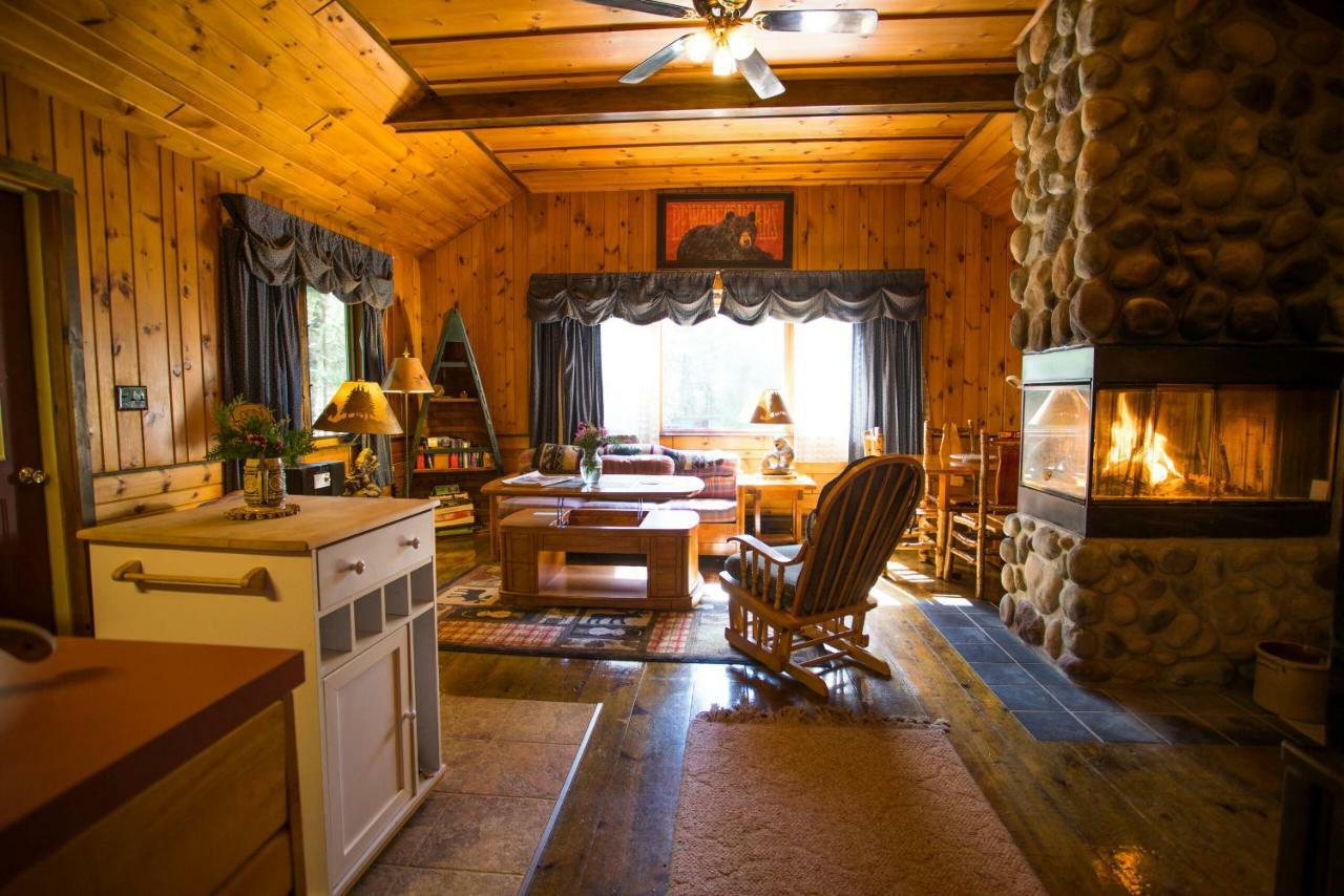 Lake Clear Lodge エクステリア 写真